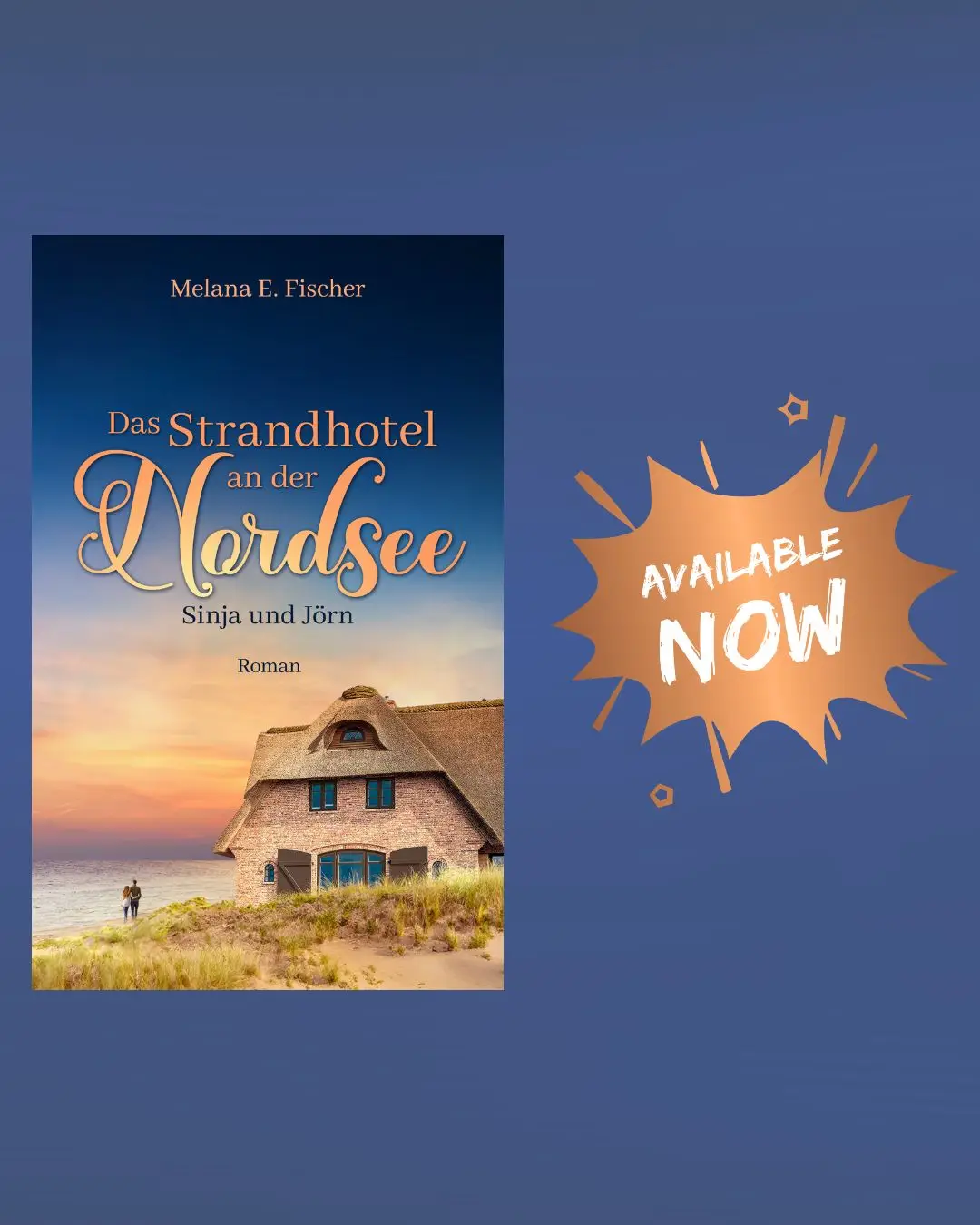blauer Hintergrund, darauf das Cover von Das Strandhotel an der Nordsee - Sinja und Jörn, Teil 3 der Reihe, daneben ein orangefarbener Kreisel mit Available NOW beschriftet